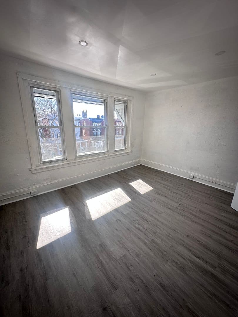 Philadelphia Apartment: 5023 Walnut Street