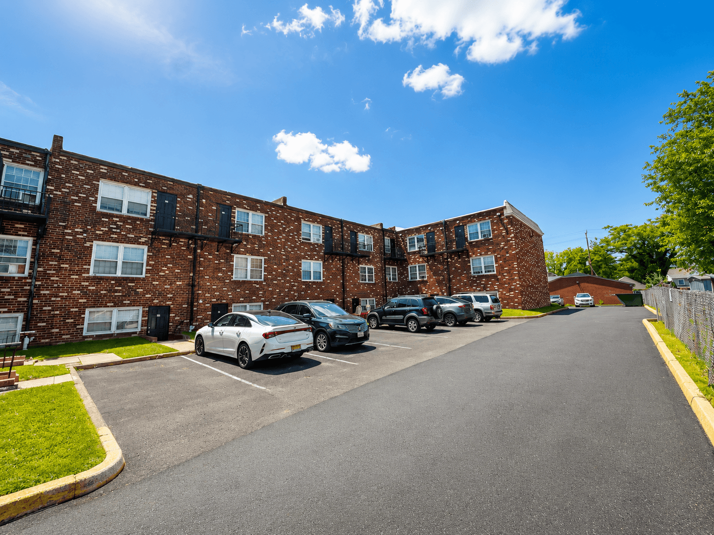 Bellmawr Apartment: 327 E Browning Rd