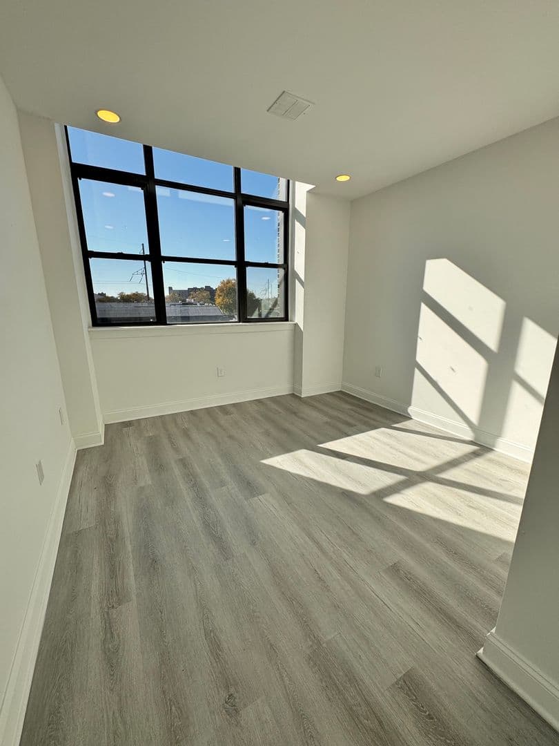 Philadelphia Apartment: 1600 W Hunting Park