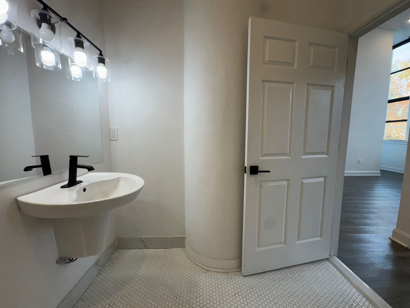 Darby Apartment: 901 Quarry St