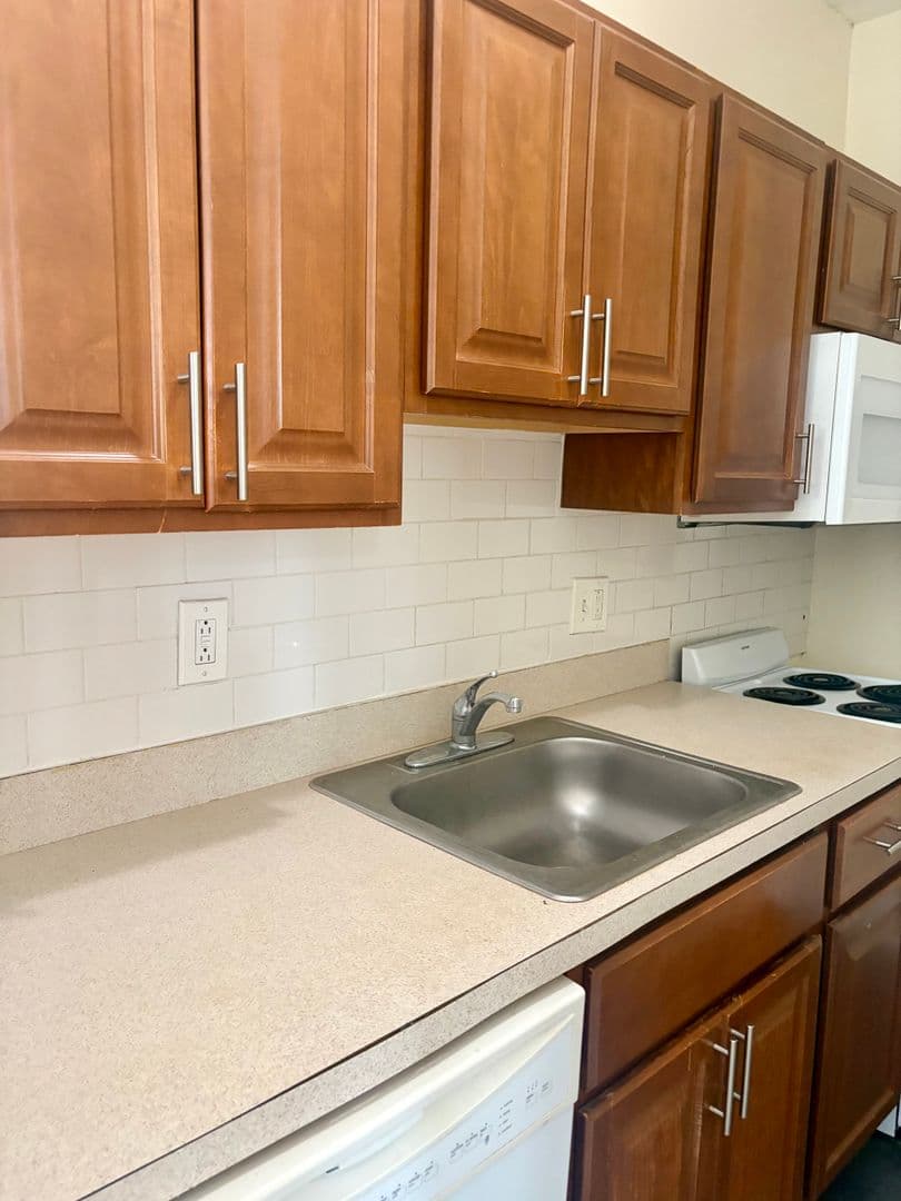 Philadelphia Apartment: 503 South 41st Street
