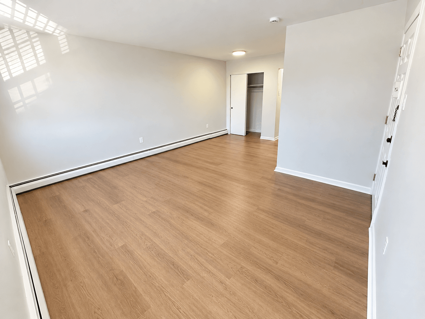 Bellmawr Apartment: 327 E Browning Rd