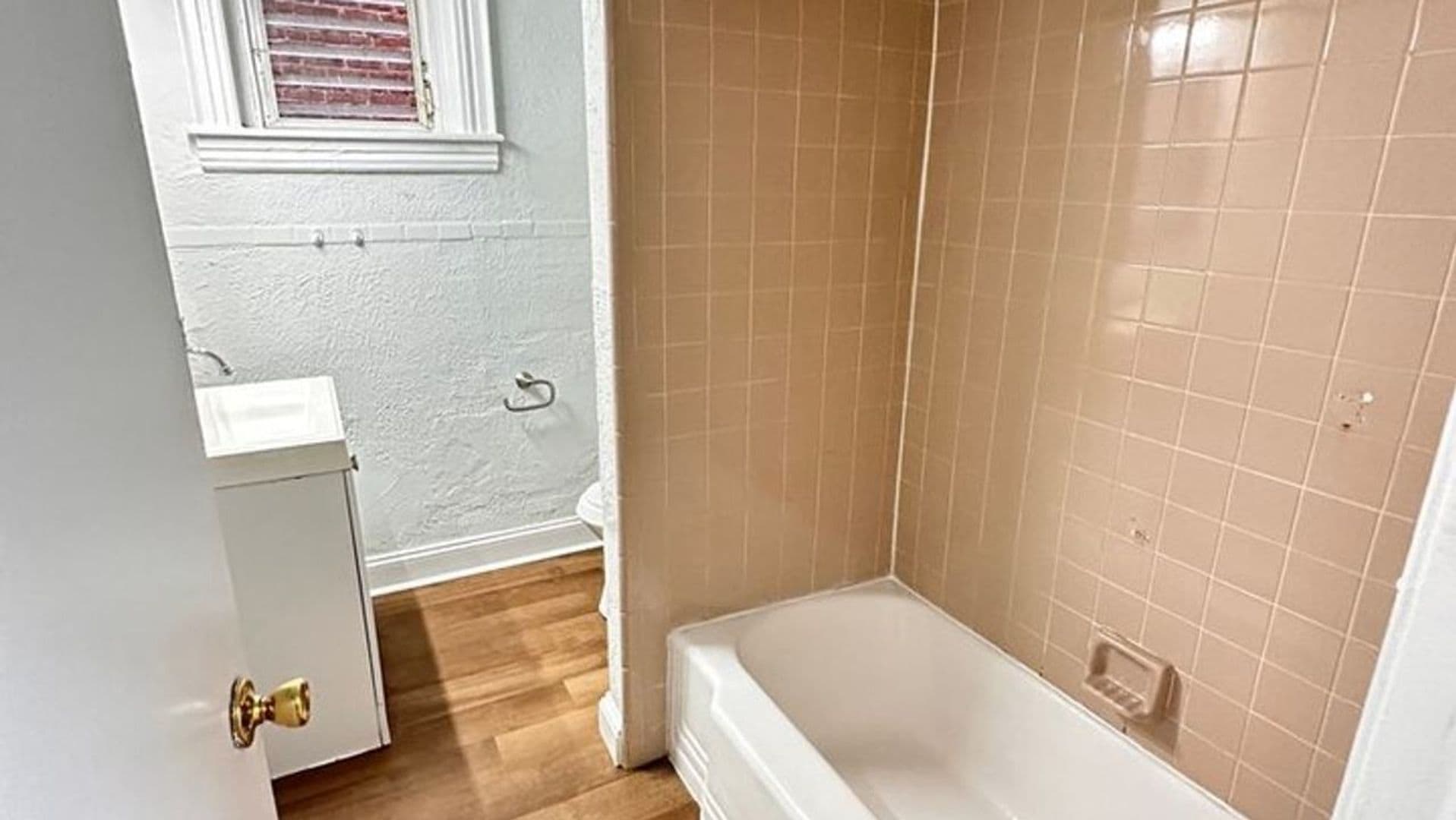 Philadelphia Apartment: 4939 Walnut Street
