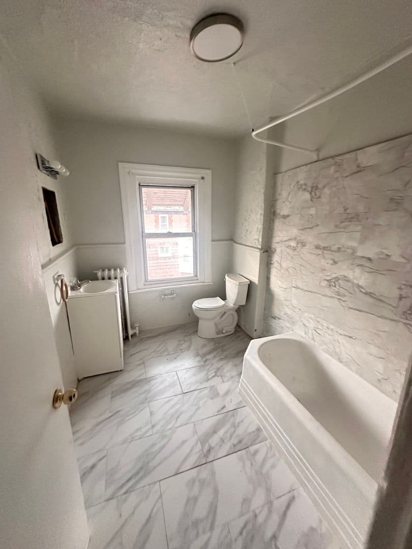 Philadelphia Apartment: 4950 Walnut Street