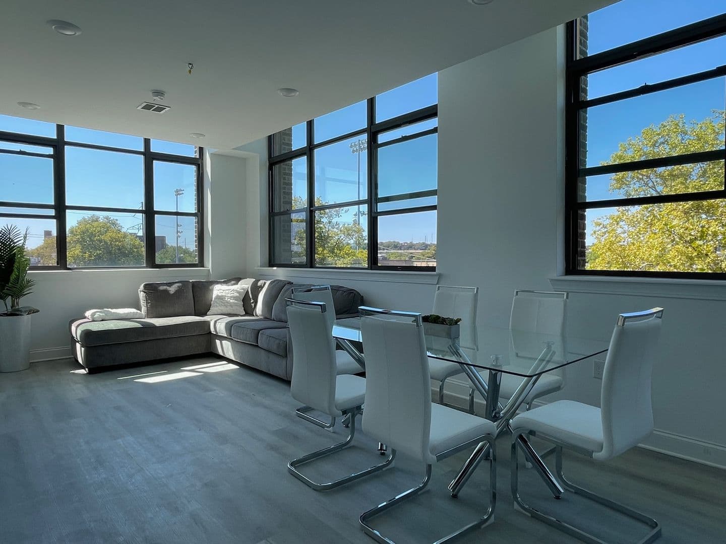 Philadelphia Apartment: 1600 W Hunting Park