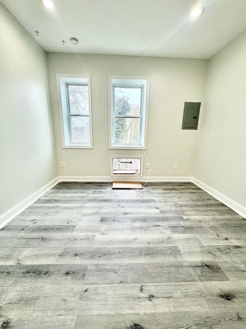 Philadelphia Apartment: 5002 Walnut Street