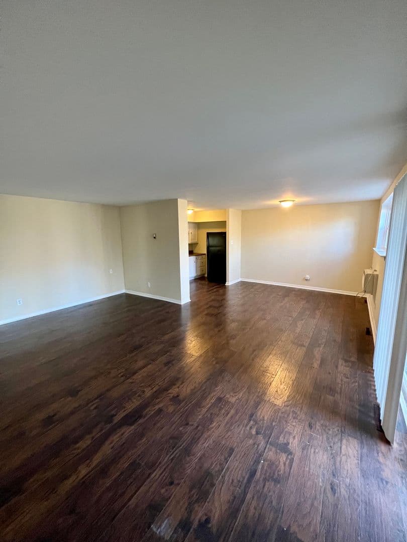 Chester Apartment: 2701 Chestnut St