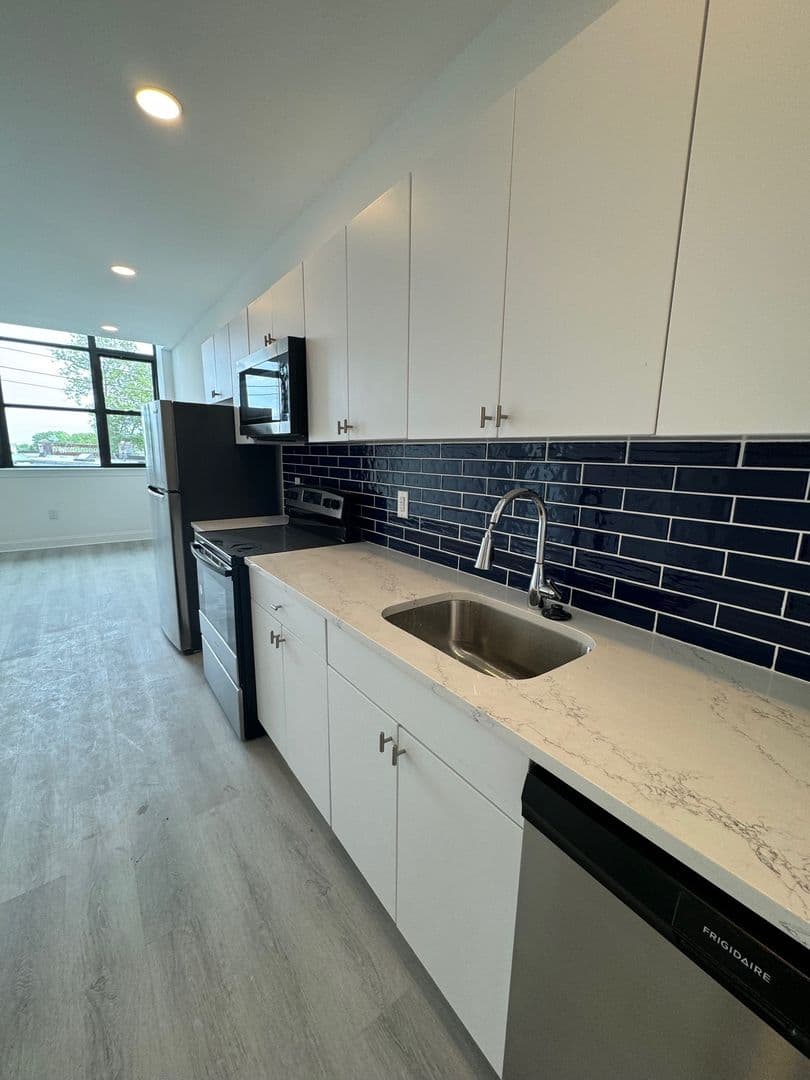 Philadelphia Apartment: 1600 W Hunting Park