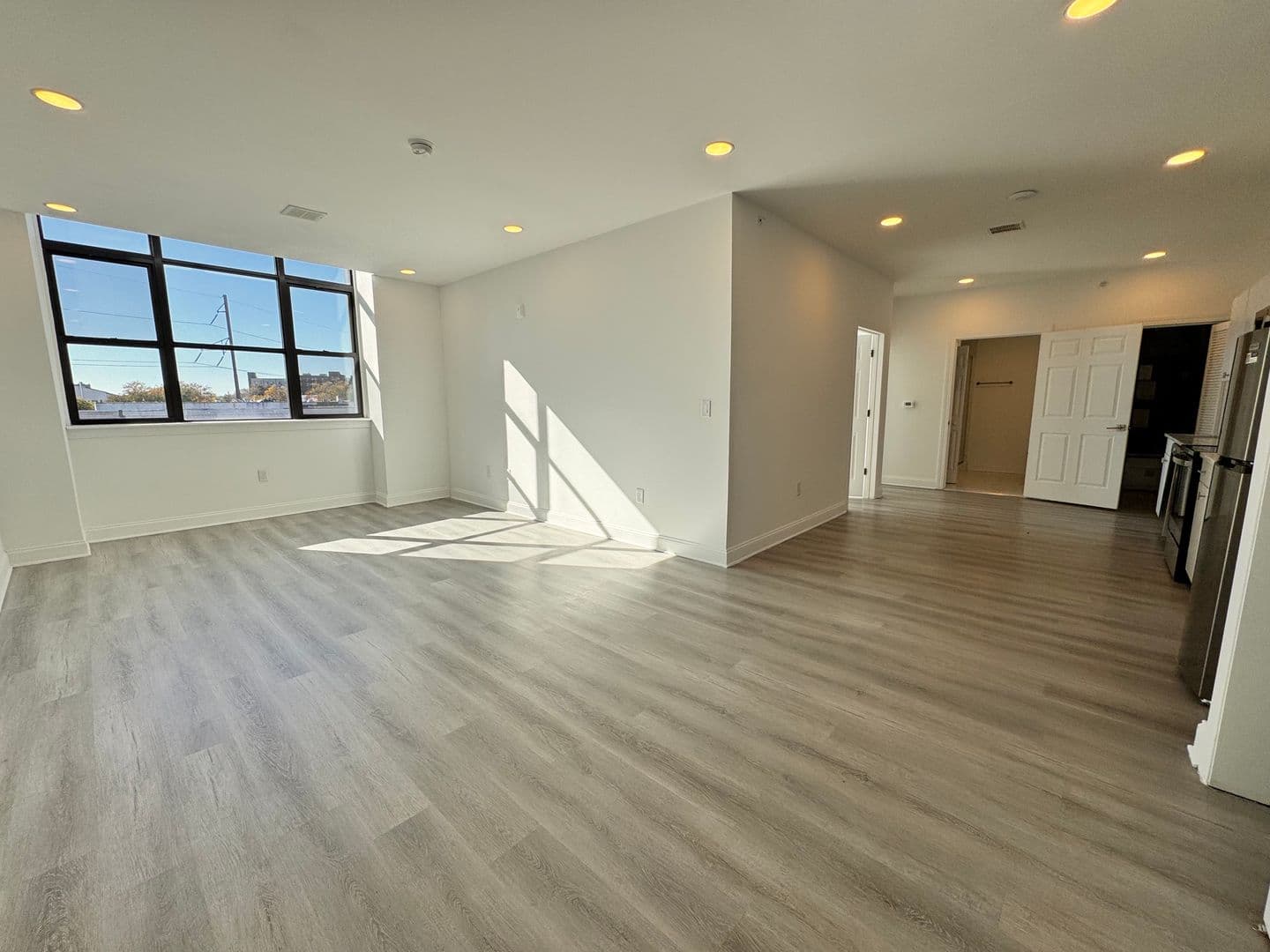 Philadelphia Apartment: 1600 W Hunting Park