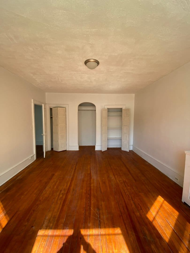 Philadelphia Apartment: 6500 Lincoln Dr.
