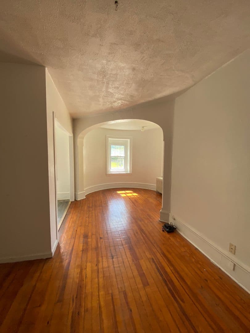 Philadelphia Apartment: 6500 Lincoln Dr.