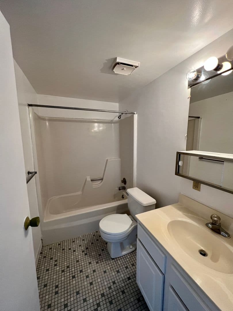 Chester Apartment: 1000 MacDade Blvd