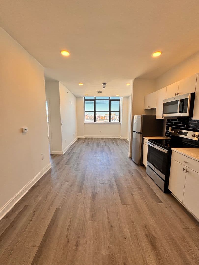Philadelphia Apartment: 1600 W Hunting Park