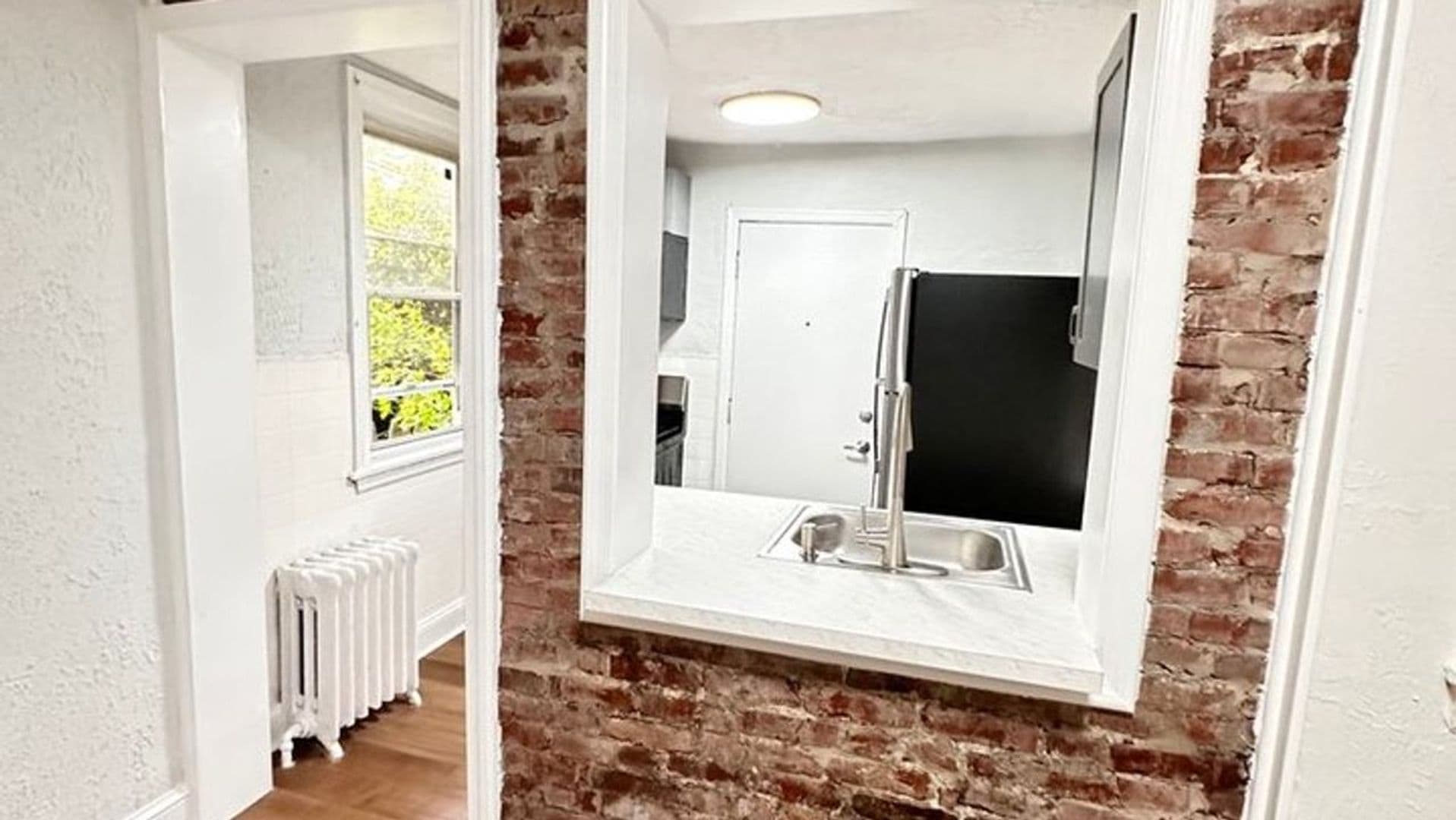 Philadelphia Apartment: 4939 Walnut Street