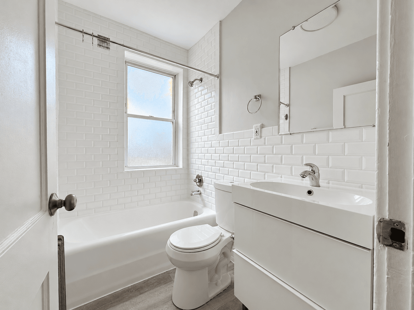 Philadelphia Apartment: 320 Rochelle Ave.
