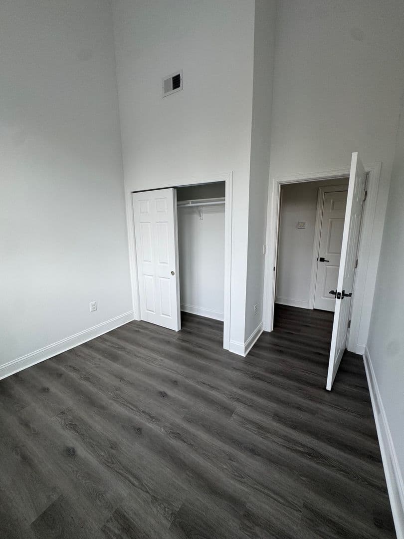 Darby Apartment: 901 Quarry St
