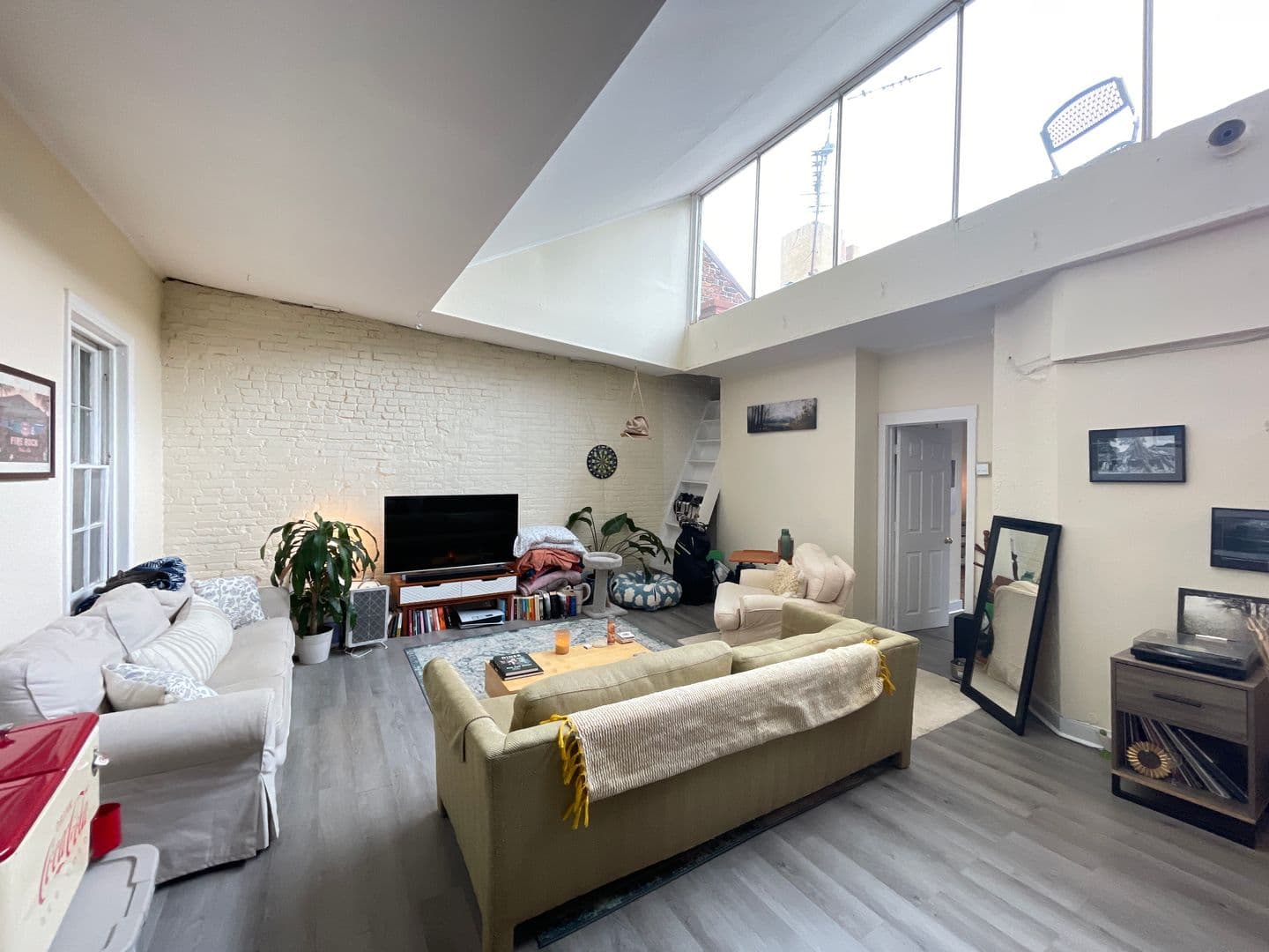 Philadelphia Apartment: 325 Pine Street