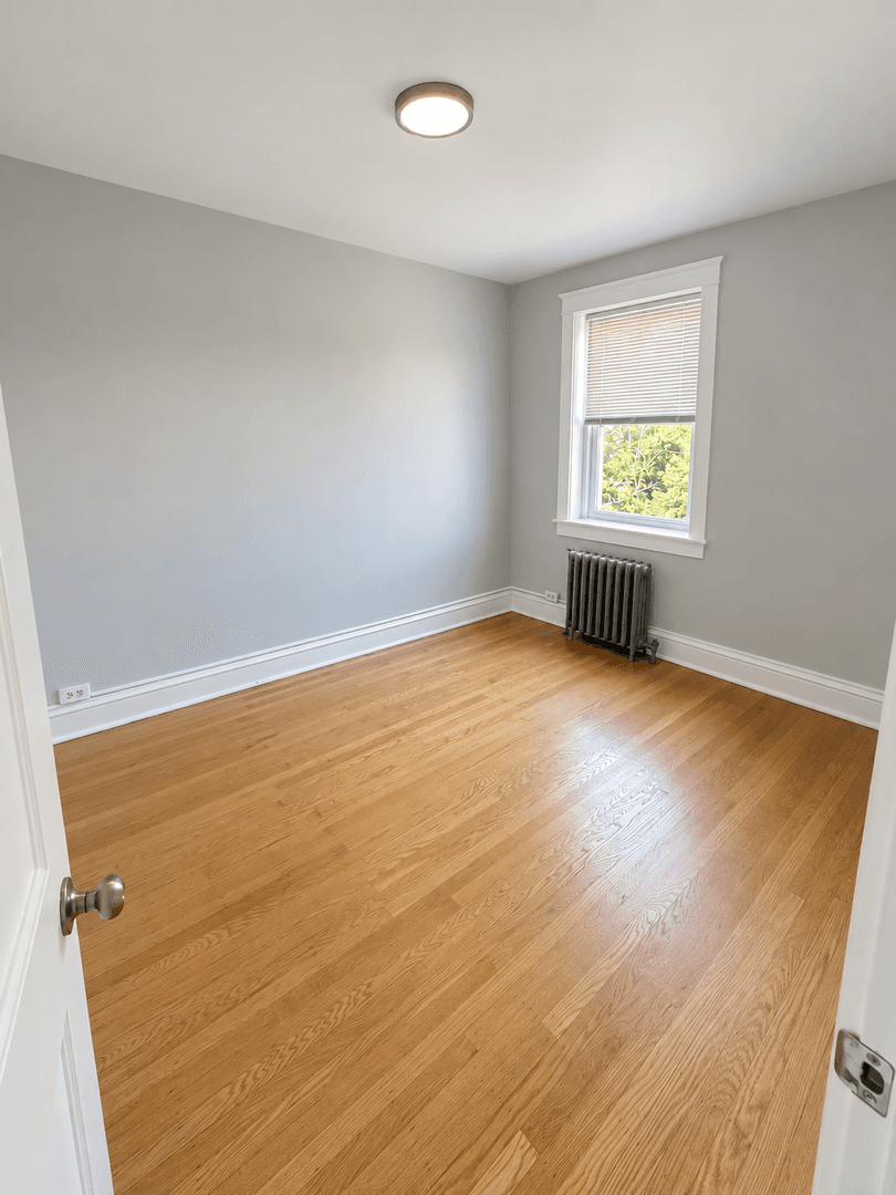 Philadelphia Apartment: 320 Rochelle Ave.