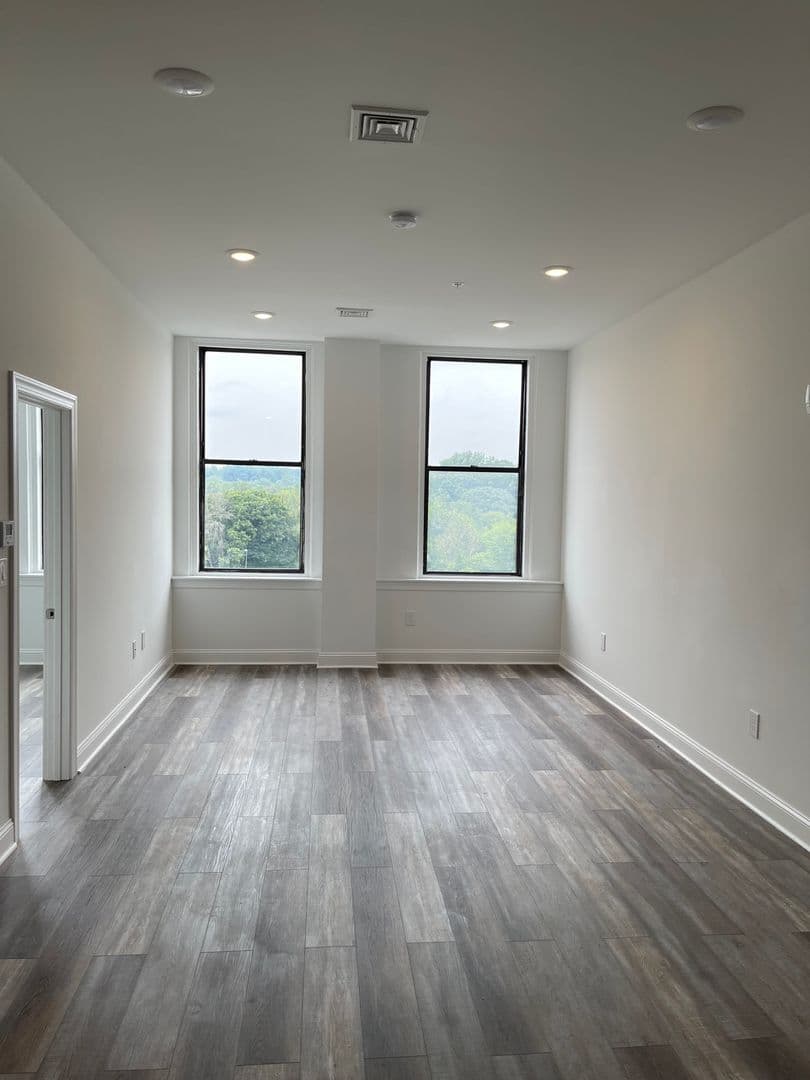 Upper Darby Apartment: 6800 Market St