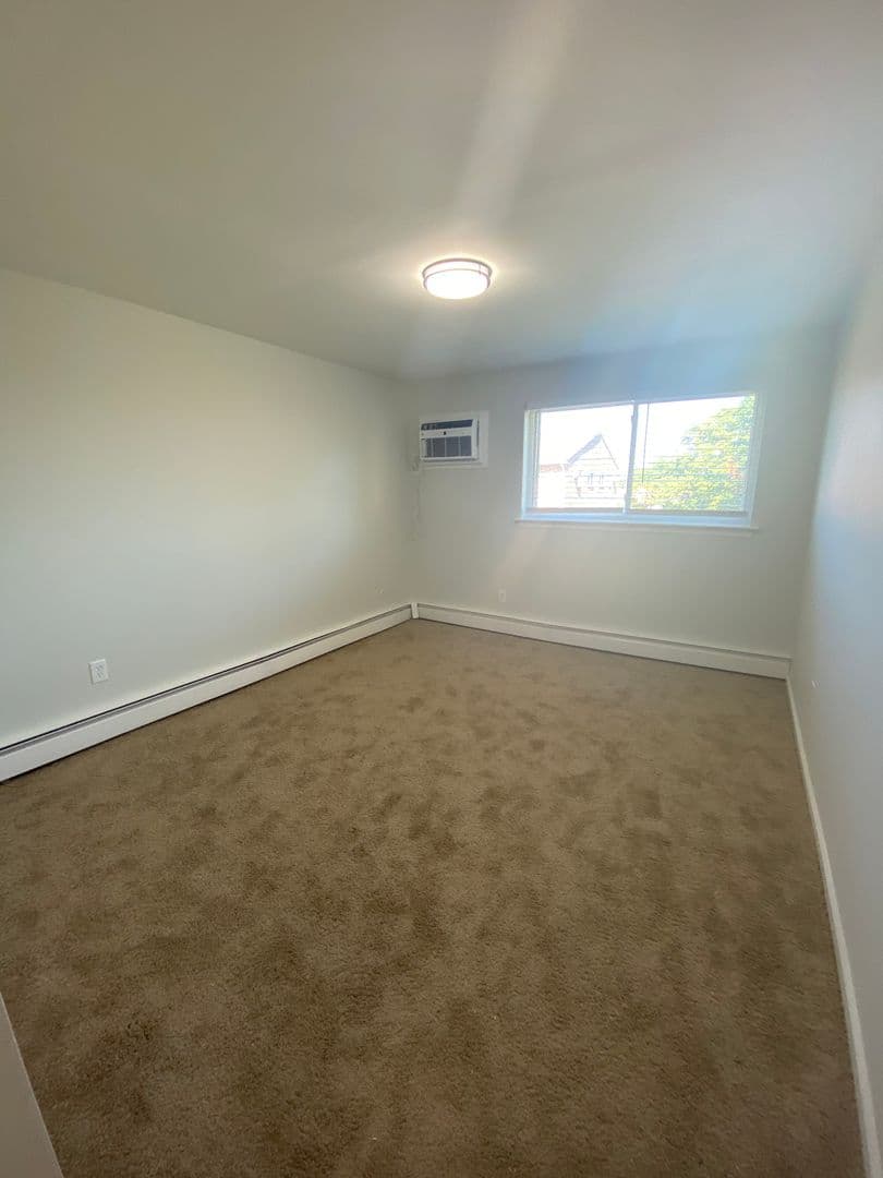 Phoenixville Apartment: 1070 W Bridge St