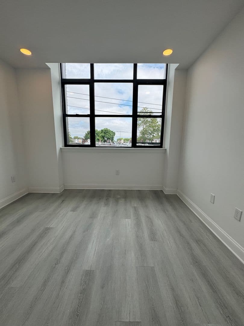 Philadelphia Apartment: 1600 W Hunting Park