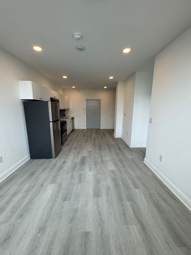Philadelphia Apartment: 1600 W Hunting Park
