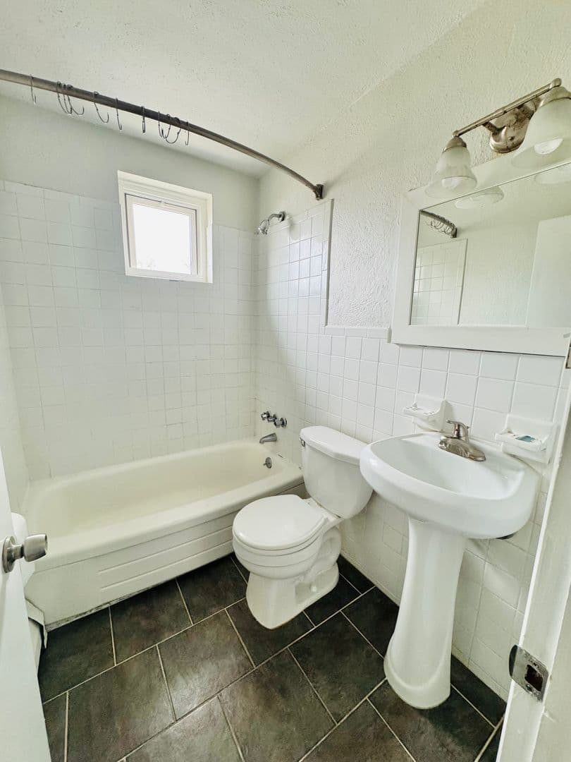 Morton Apartment: 75 Morton Ave