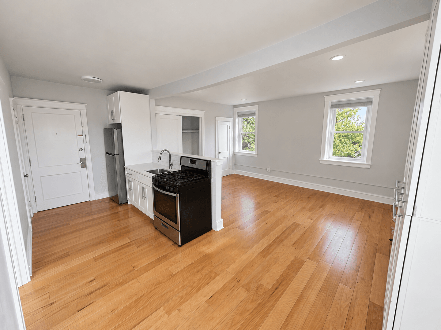 Philadelphia Apartment: 320 Rochelle Ave.