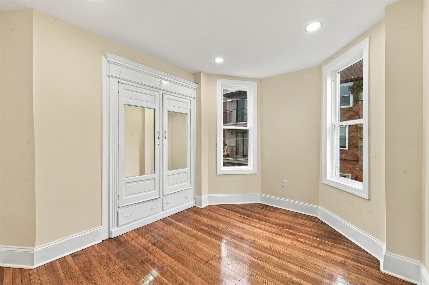 Philadelphia Apartment: 5050 Irving St.