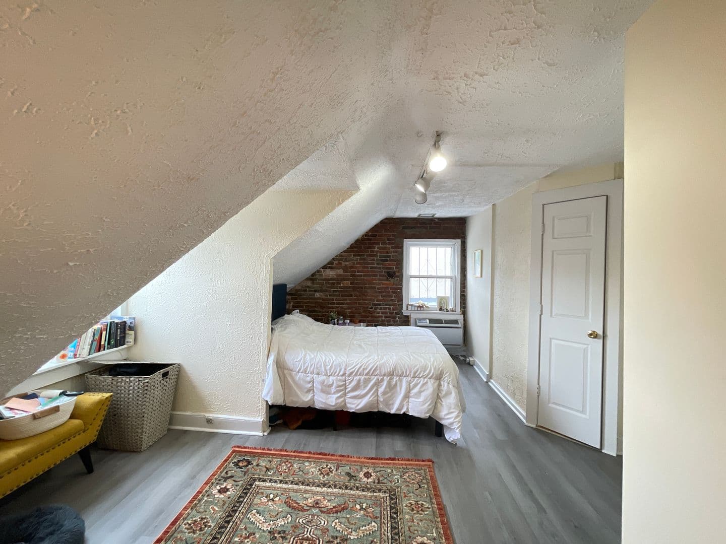 Philadelphia Apartment: 325 Pine Street