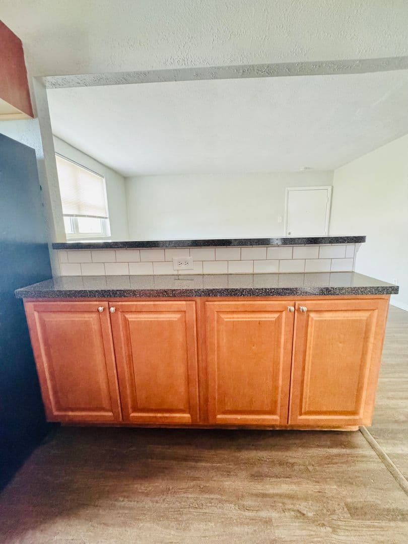 Morton Apartment: 75 Morton Ave