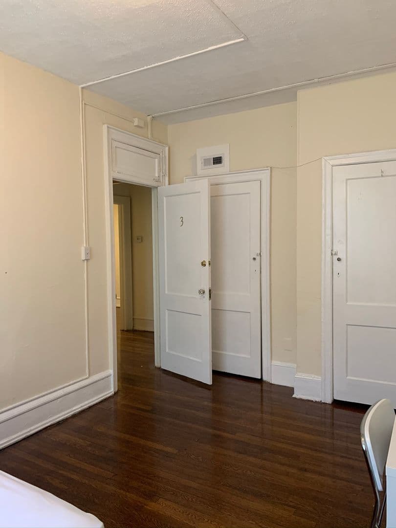 Philadelphia Apartment: 520 South 42nd St