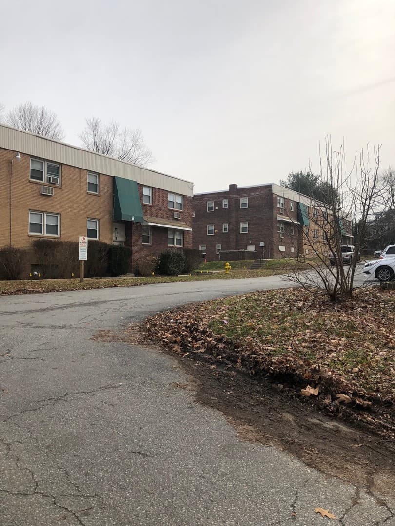 Chester Apartment: 2701 Chestnut St