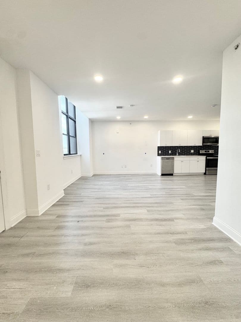 Philadelphia Apartment: 1600 W Hunting Park