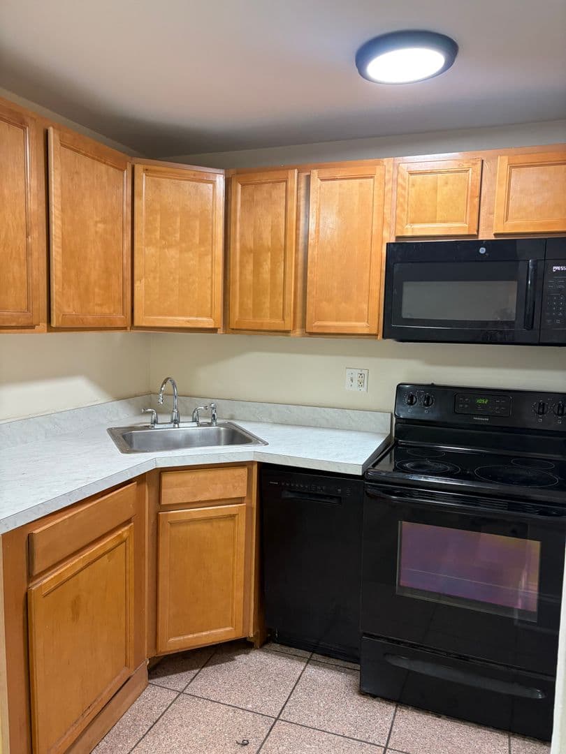 Philadelphia Apartment: 4801-4845 Pine Street