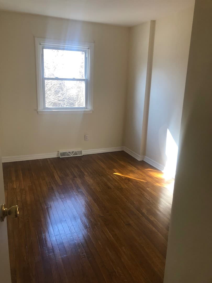 Chester Apartment: 2701 Chestnut St