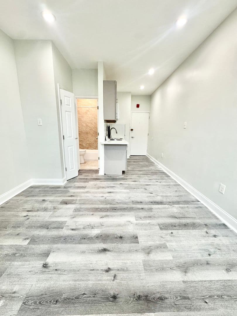 Philadelphia Apartment: 5002 Walnut Street