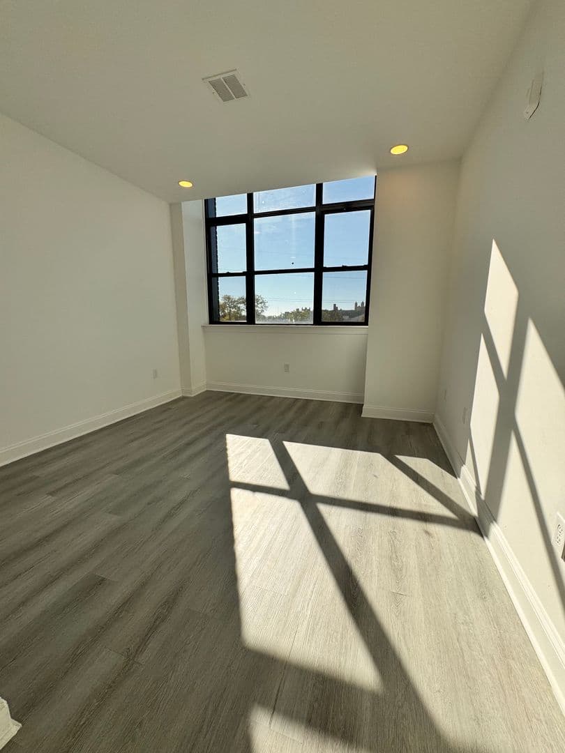 Philadelphia Apartment: 1600 W Hunting Park