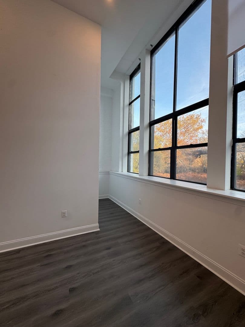 Darby Apartment: 901 Quarry St