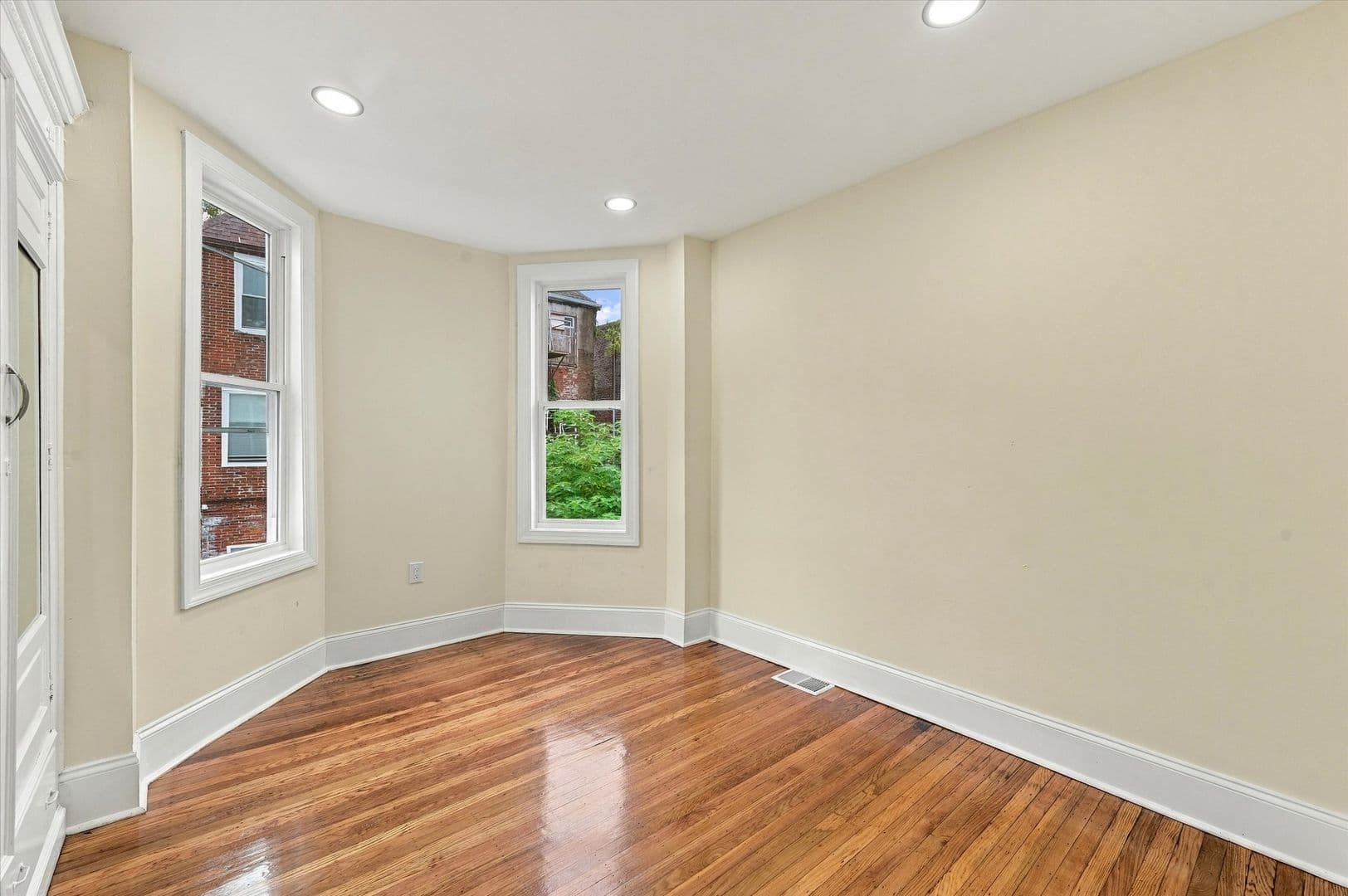 Philadelphia Apartment: 5050 Irving St.