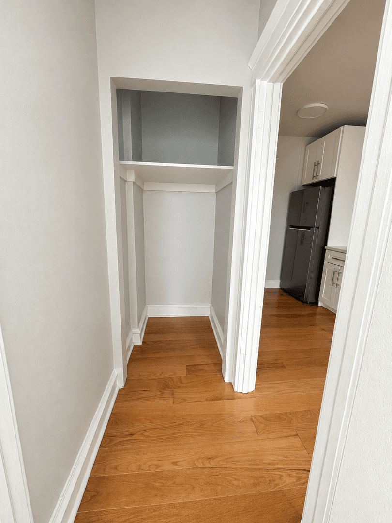 Philadelphia Apartment: 320 Rochelle Ave.