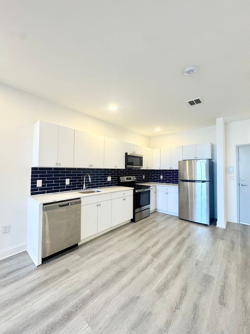 Philadelphia Apartment: 1600 W Hunting Park
