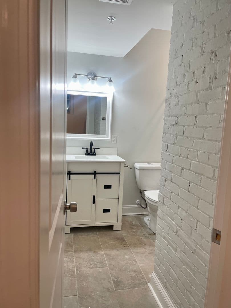 Philadelphia Apartment: 516 South 42nd St