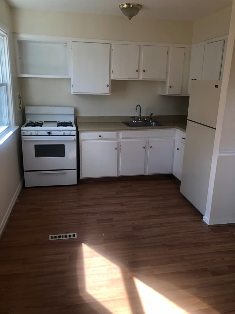 Chester Apartment: 2701 Chestnut St