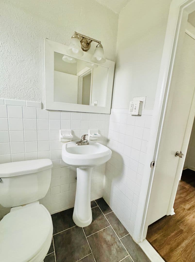 Morton Apartment: 75 Morton Ave