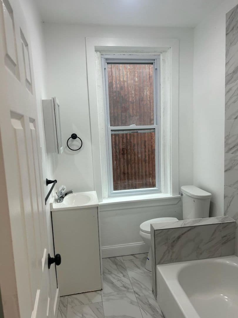 Philadelphia Apartment: 5023 Walnut Street