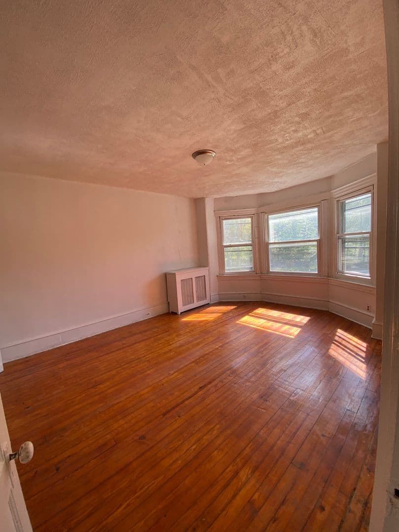 Philadelphia Apartment: 6500 Lincoln Dr.