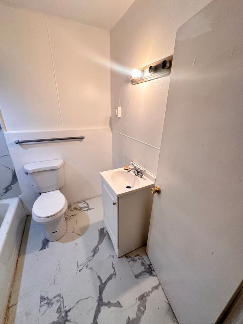 Philadelphia Apartment: 5023 Walnut Street