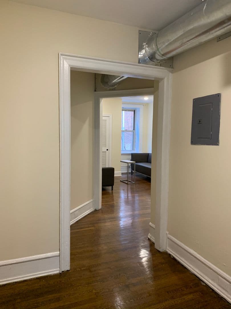 Philadelphia Apartment: 520 South 42nd St