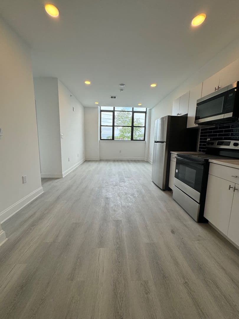 Philadelphia Apartment: 1600 W Hunting Park